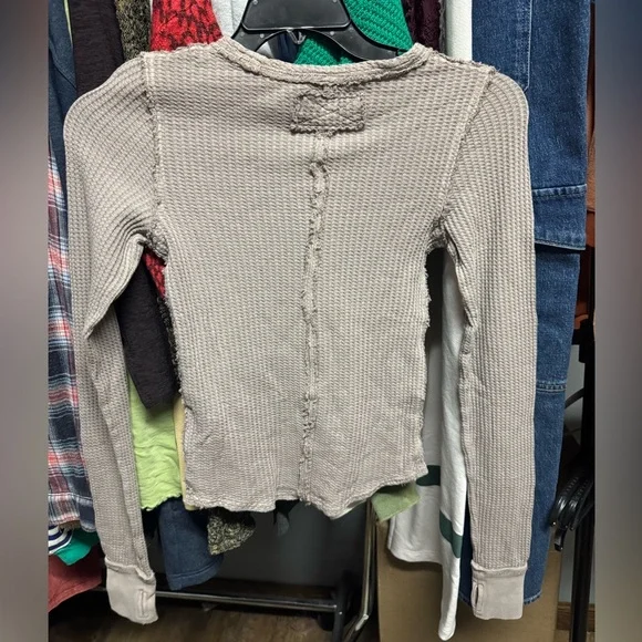 We The Free Roll With It Thermal - Cashmere Size XS NWOT Retail $48 - Picture 6 of 7